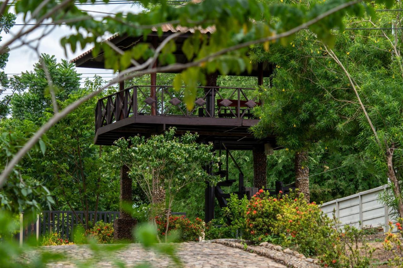 Ratmanee House Hotel Kanchanaburi Exterior foto