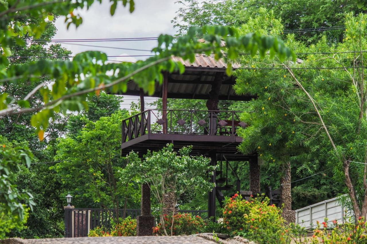 Ratmanee House Hotel Kanchanaburi Exterior foto